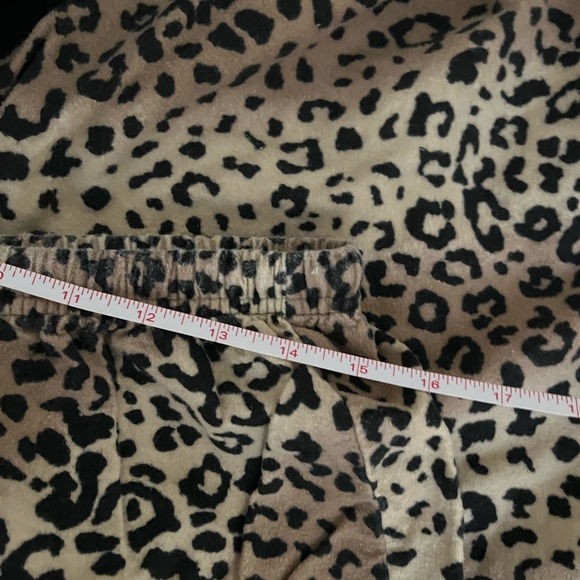 EUC Flannel Leopard Print junior sized Pajama Set - Picture 9 of 9